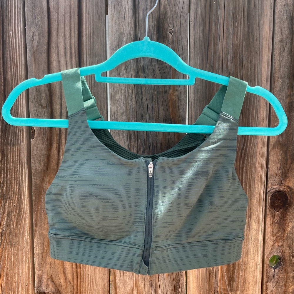 💥SOLD - Outdoor Voices zip-up sports bra, size S
